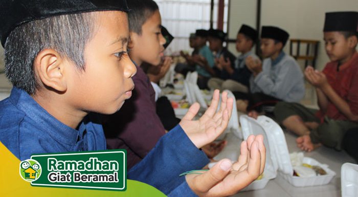 Sedekah Buka Puasa Ramadhan Untuk Santri Yatim Dhuafa